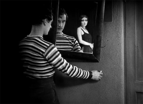 Robin adjusts the view on his mirror